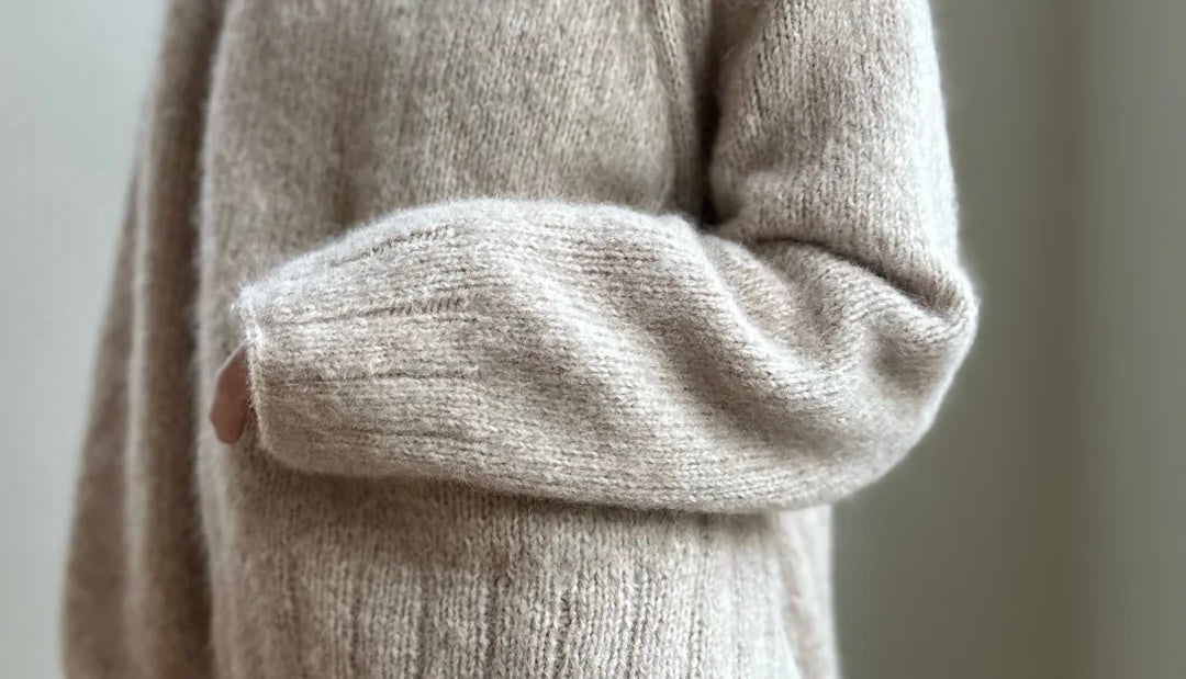 Sweater No. 33 van My Favorite Things Knitwear is Patroon van de Maand September 2026