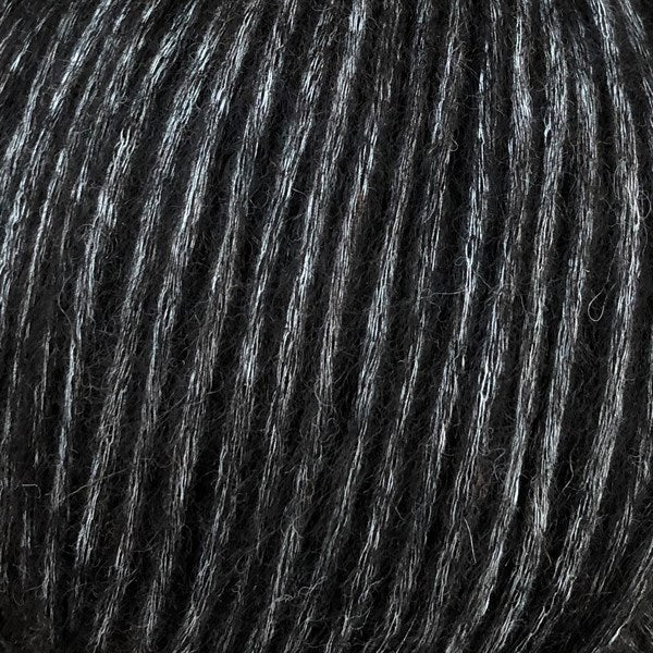 Closeup van bol Snefnug Natur kleur Solsort