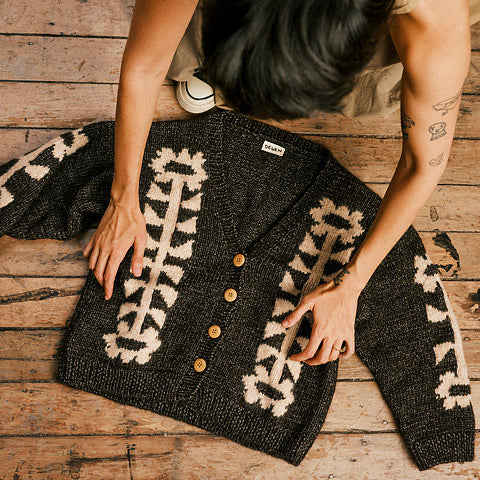 Six of Daisies Cardigan in Snefnug van CaMaRose