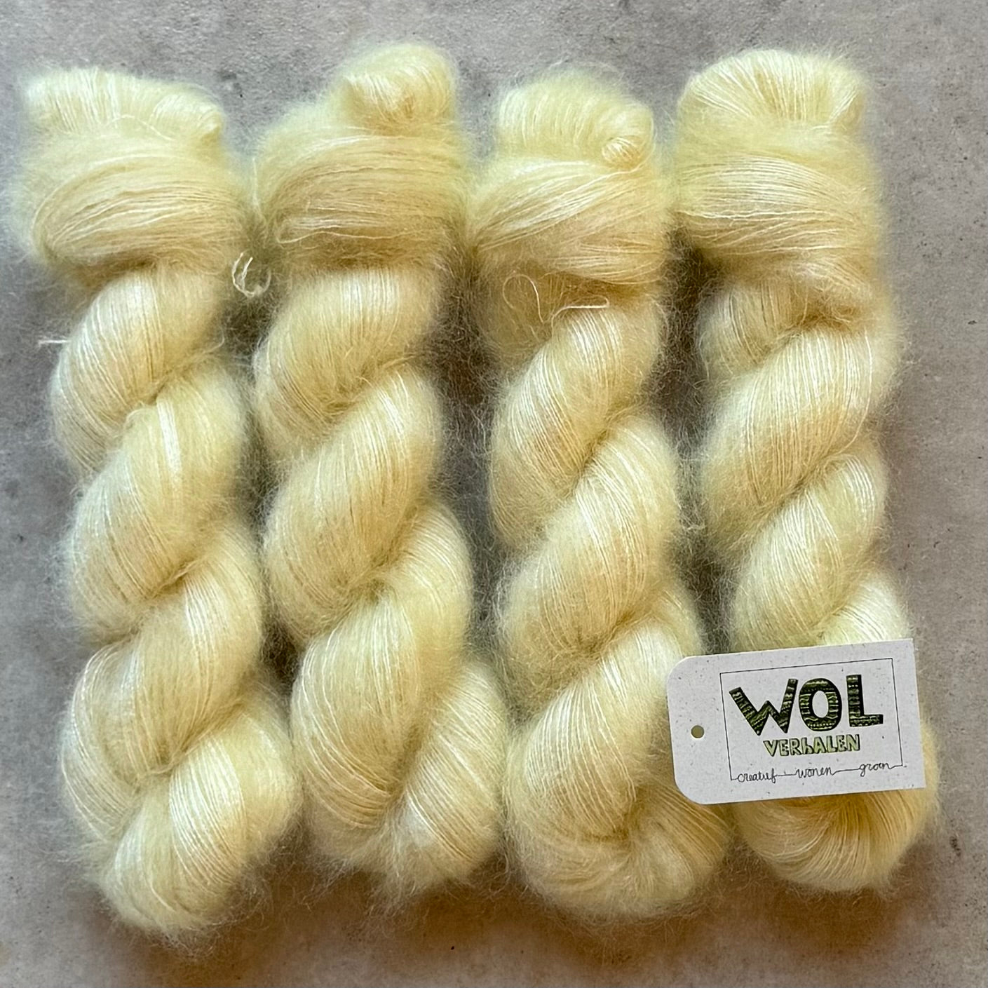 4 strengen handgeverfde zachtgele Silk Mohair van Wol Verhalen
