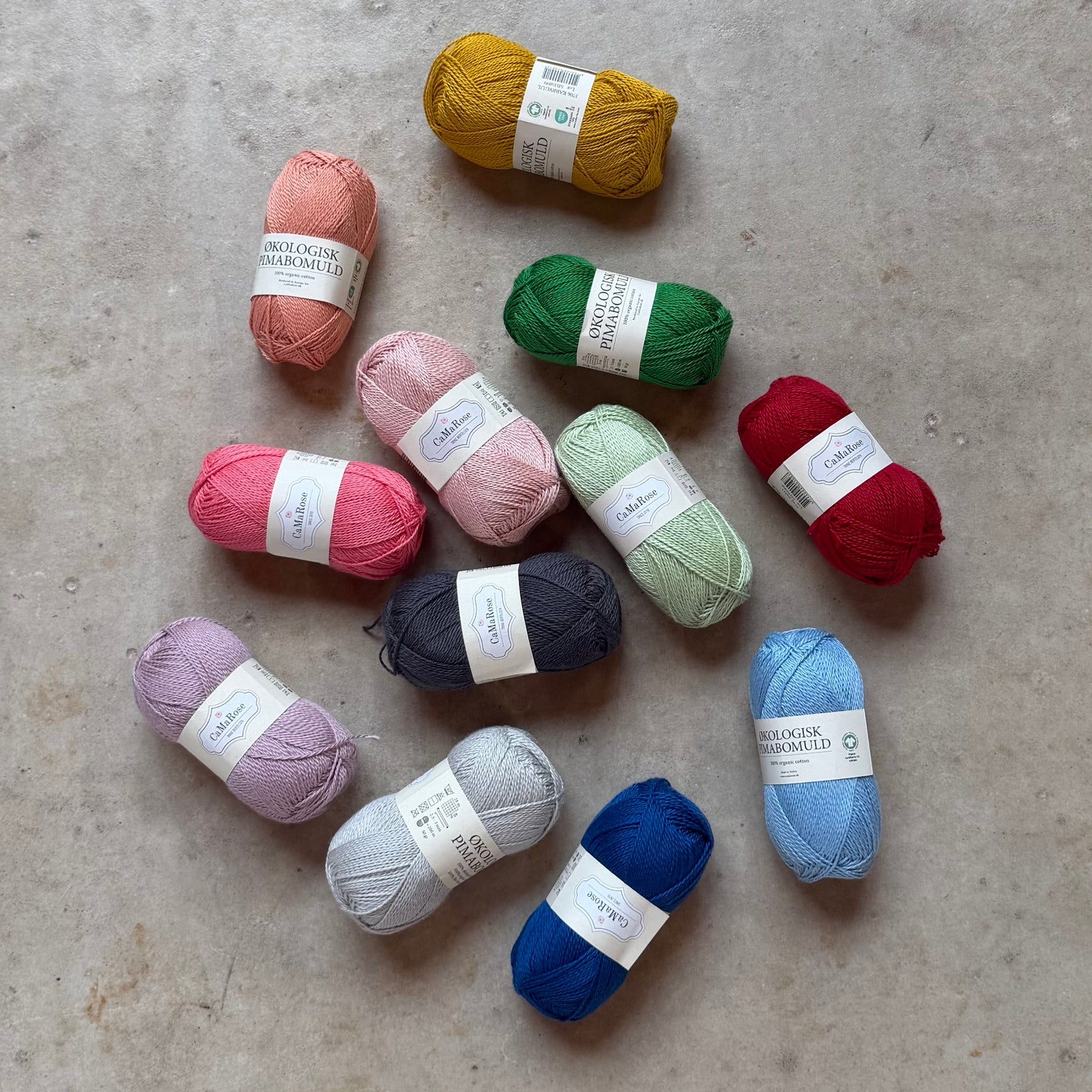 12 verschillende kleuren Okologisk Pimabomuld bij liggend
