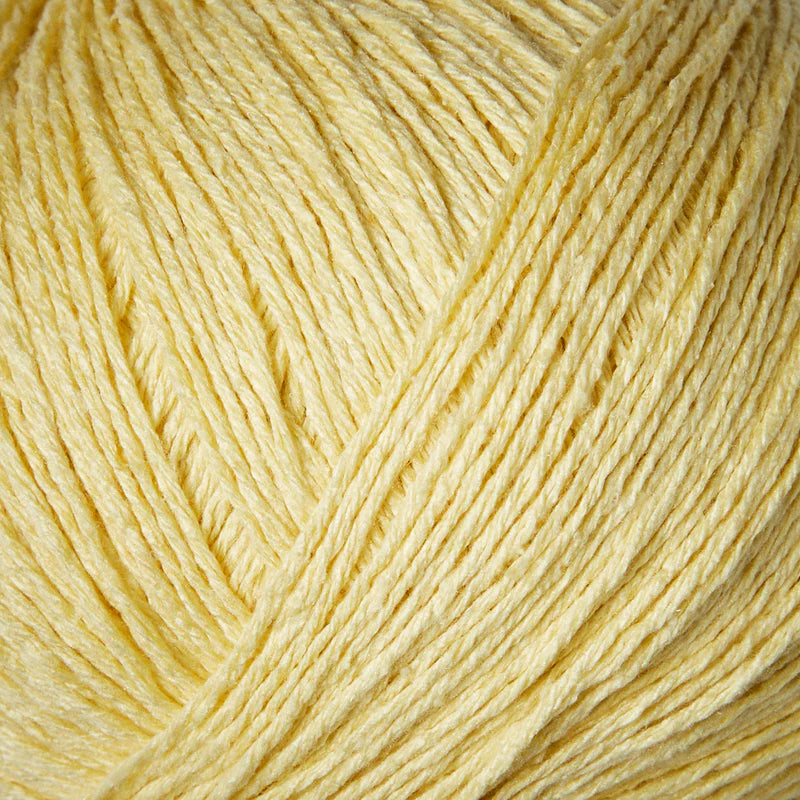Close-up van lemoncurd bourettezijde met een matte uitstraling en een licht onregelmatige, natuurlijke structuur
