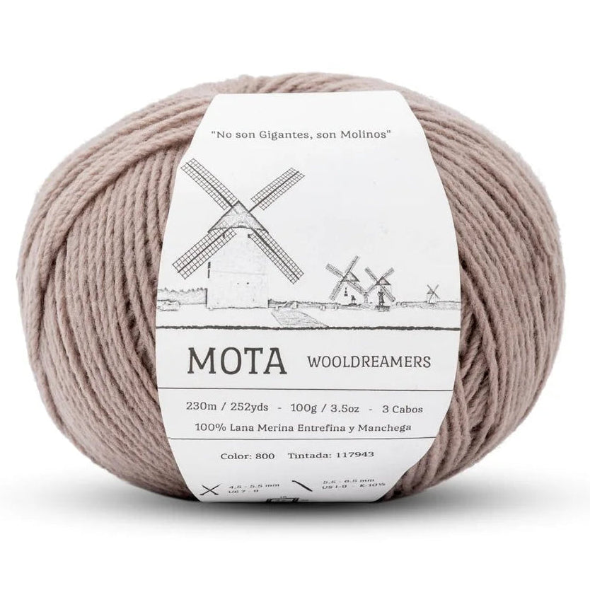een bol mota in een taupe tint