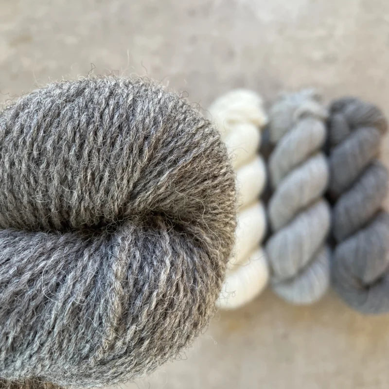 Closeup van de donkerste basiskleur Rustic Sport Grey Brown