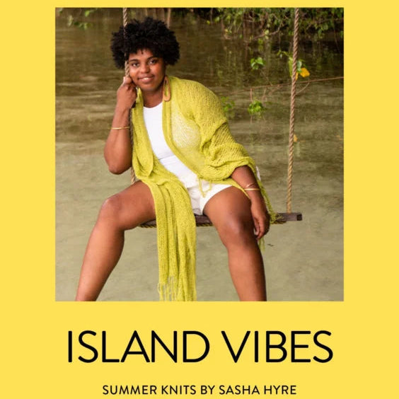cover van het boek Island Vibes met een dame op een schommel op het strand met een gebreide omslagdoek