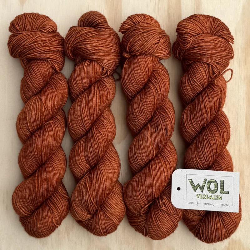 4 strengen handgeverfde Soft Merino in autumn maple kleur