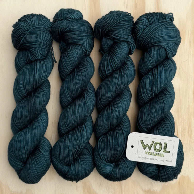 4 strengen handgeverfde Soft Merino in Blue spruce kleur