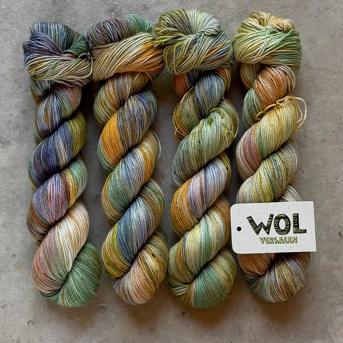 4 strengen handgeverfde sokkenwol van Wol Verhalen in impressionistische kleuren